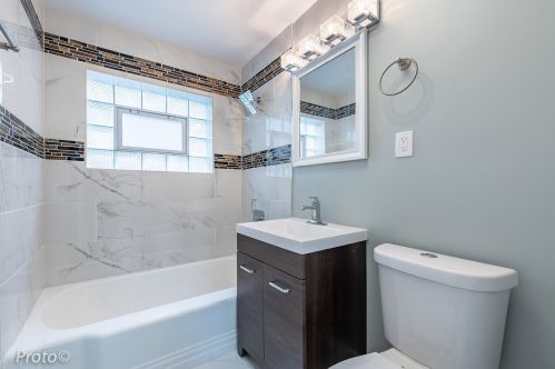 8017 Sacramento Ave, Chicago IL  60652-2732 exterior