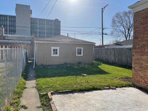 8015 Artesian Ave, Chicago IL  60652-2819 exterior