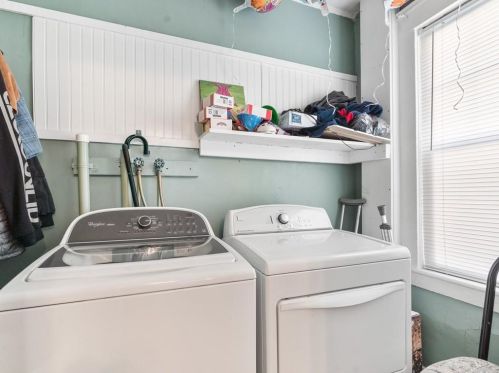 4 Lewis St, Woonsocket RI 02895-1905 exterior