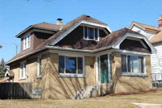 109 79th St, Milwaukee, WI 53214-1414