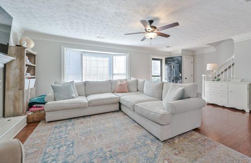 7910 Briar Villa Pl, Atlanta, GA 30350-4918