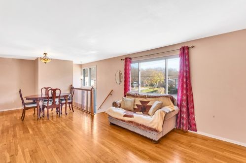 939 Cimarron Dr, Pittsburgh, PA 15235-2609