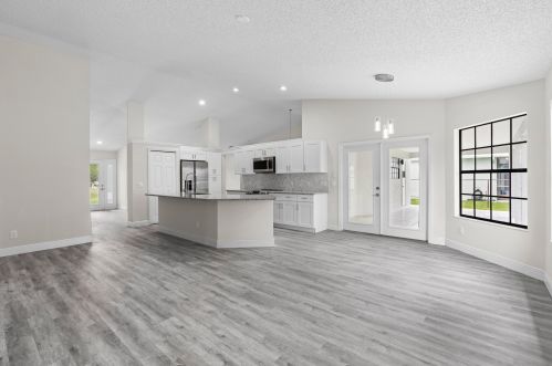 272 Carter Ave, Fort Pierce, FL 34983-3064