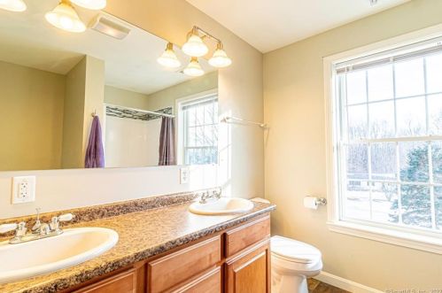 6 Cranberry Dr, Uncasville CT 06382-2006 exterior