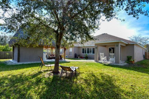 1761 Bradway Ln, Fort Pierce FL 34953-1621 exterior