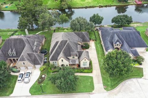 32443 Waterford Crst Ln, Fulshear TX 77441-3003 exterior