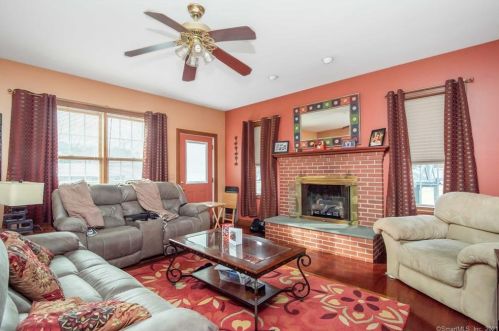 7 Ln St, Seymour CT 06483-3333 exterior