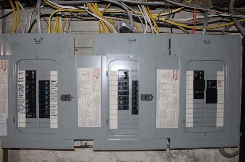 556 Elm St, Woonsocket RI 02895-3508 exterior