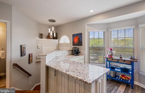 6005 Kestner Cir, Alexandria VA  22315-4834 exterior