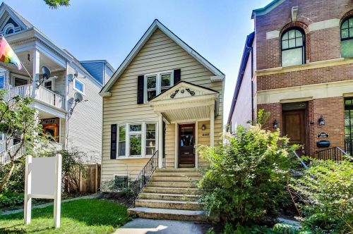 2145 Grace St, Chicago, IL 60618-4901