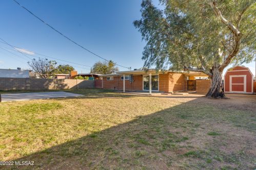 8217 Beverly St, Tucson AZ 85710-5931 exterior