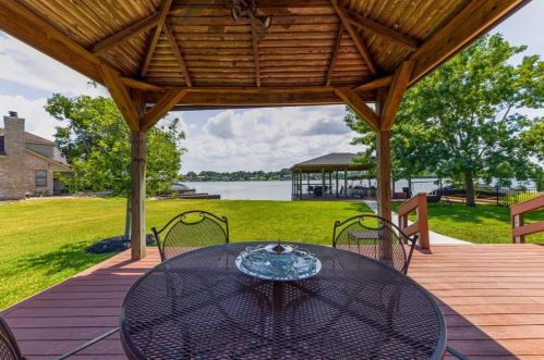 48 La Costa Dr, Montgomery TX 77356-5357 exterior