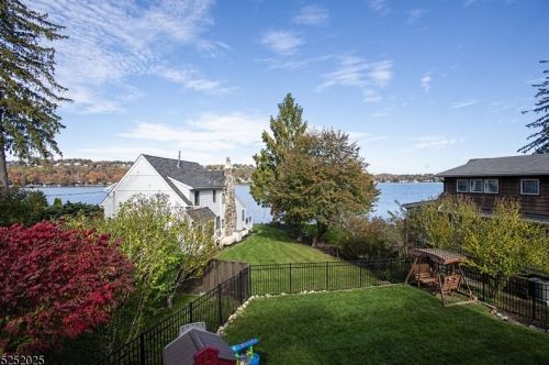 172 Shore Trl, Sparta NJ  07871-2107 exterior