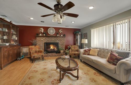 884 Edwards Blvd, Valley Stream, NY 11580-1321