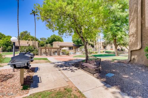 3825 Camelback Rd, Phoenix AZ 85018-2643 exterior