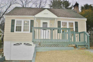 31 Lindbergh Pl, Poughkeepsie, NY 12603-1244