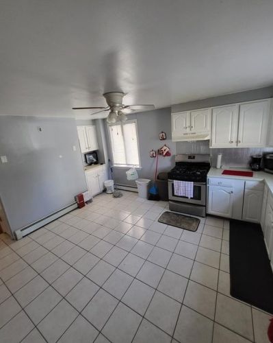 77 Clarence St, Providence RI 02909-3504 exterior