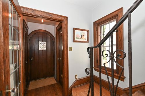 5040 Shoreland Ave, Milwaukee WI  53217-5539 exterior