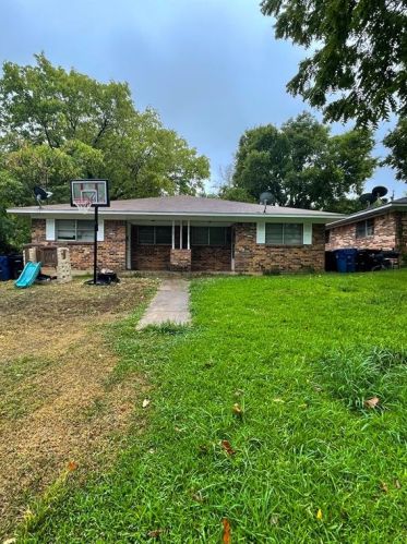 1526 Elm St, Denison TX  75020-1727 exterior