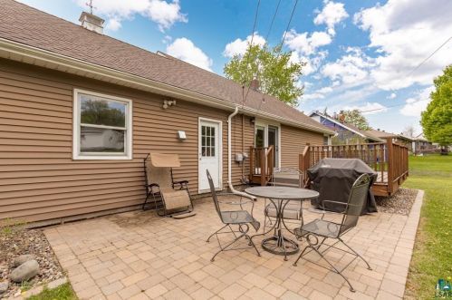 2344 Hutchinson Rd, Duluth MN 55811-3266 exterior