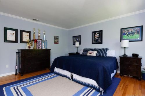 15 Deforest Rd, Wilton CT 06897-1908 exterior