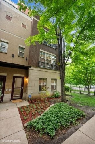 1231 Arthington St, Chicago, IL 60607-4424