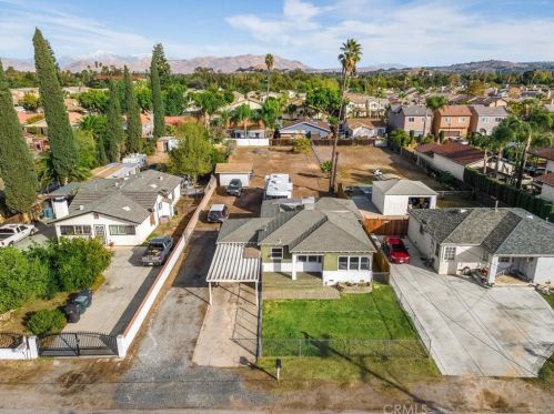 6190 Stearns St, Riverside CA 92504-1726 exterior