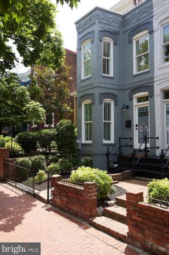 221 E St, Washington DC  20002-7700 exterior