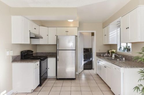 1407 Sycamore Ave, Tustin CA 92780-6279 exterior