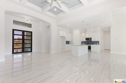 114 High Pt Cir, Spring Branch TX 78070-5065 exterior