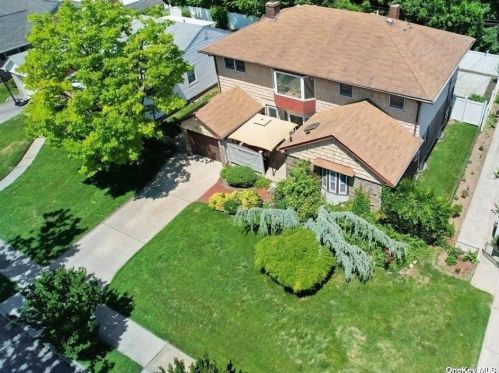 1660 Arkansas Dr, Valley Stream NY 11580-1804 exterior