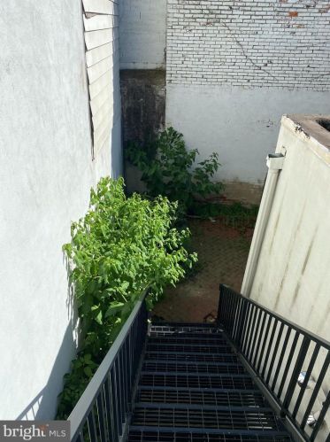 128 Lombard St, Philadelphia PA 19147-1602 exterior