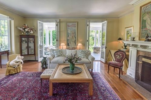 212 Main St, Ridgefield CT 06877-4922 exterior