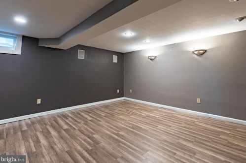 136 Dunsinane Dr, New Castle DE 19720-2323 exterior