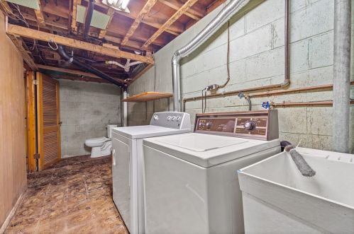 2107 Plainview Ave, Pittsburgh PA 15226-1545 exterior