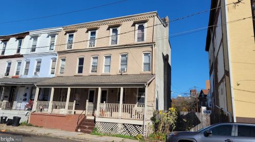 8 Montgomery Pl, Trenton, NJ 08618-5616