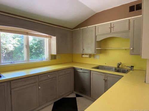 151 Salem Rd, Ridgefield CT 06877-3122 exterior