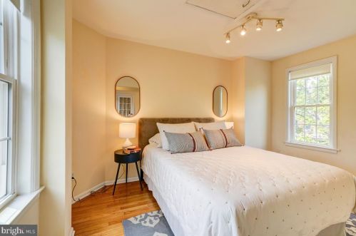 1225 C St, Washington DC 20003-1806 exterior