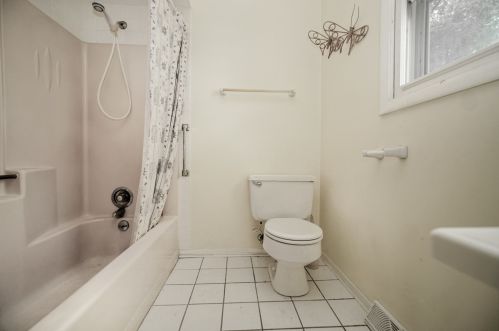 2237 Yeoman St, Waukegan IL  60087-4814 exterior