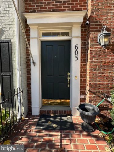 603 7th St, Washington DC  20002-5209 exterior