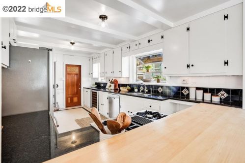 1553 San Lorenzo Ave, Berkeley CA 94707-1860 exterior