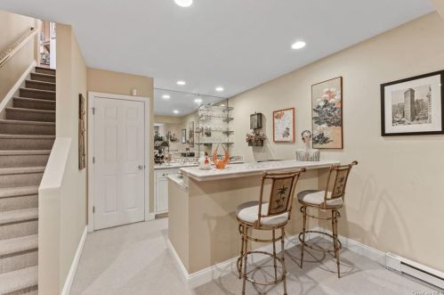 19 Caruso Pl, Armonk NY 10504-1366 exterior