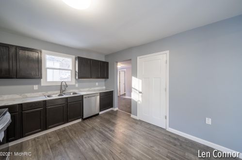 1921 Douglas Ave, Kalamazoo MI 49007-1638 exterior