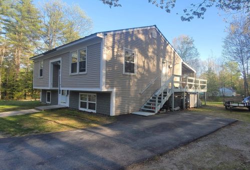 7 Merrimack Cir, Concord, NH 03303-7819