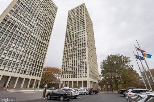 200 Locust St, Philadelphia PA 19106-3915 exterior