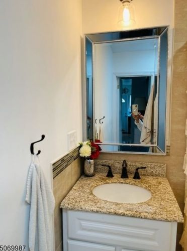 16 Mangold St, Paterson NJ  07508-1713 exterior