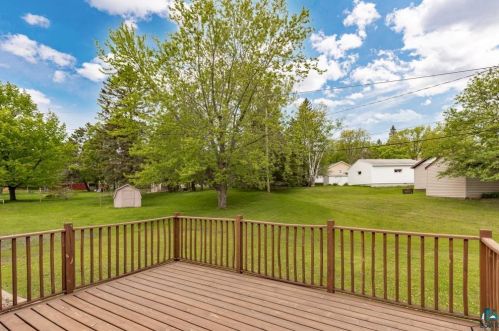 2344 Hutchinson Rd, Duluth MN 55811-3266 exterior