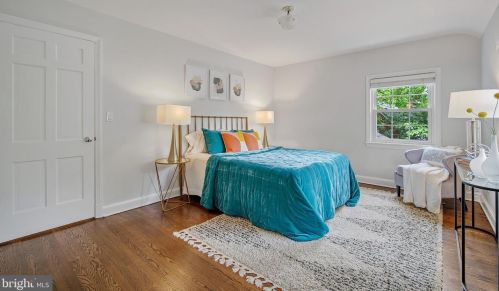 1524 Red Oak Dr, Silver Spring MD 20910-1549 exterior