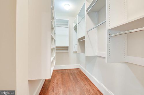 1402 Harvest Xing Dr, Mc Lean VA 22101-5650 exterior