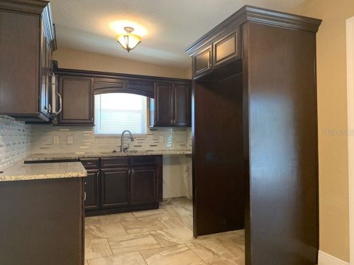 5917 Bolling Dr, Orlando FL 32808-6010 exterior